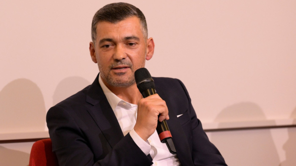 Konseisao zvanično novi trener Milana – debituje protiv sina