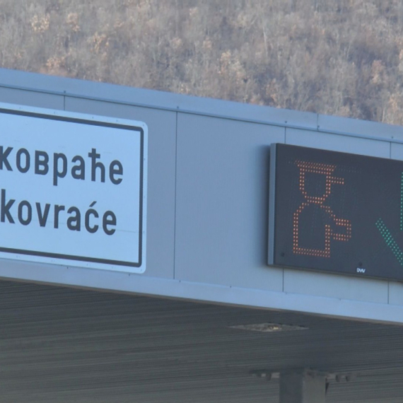 Vozio u suprotnom smeru na "Milošu Velikom": Vozači kod Pakovraća izbegavali automobil VIDEO