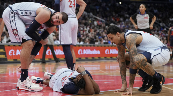 Rukija Vizardsa u kolicima izveli s parketa VIDEO