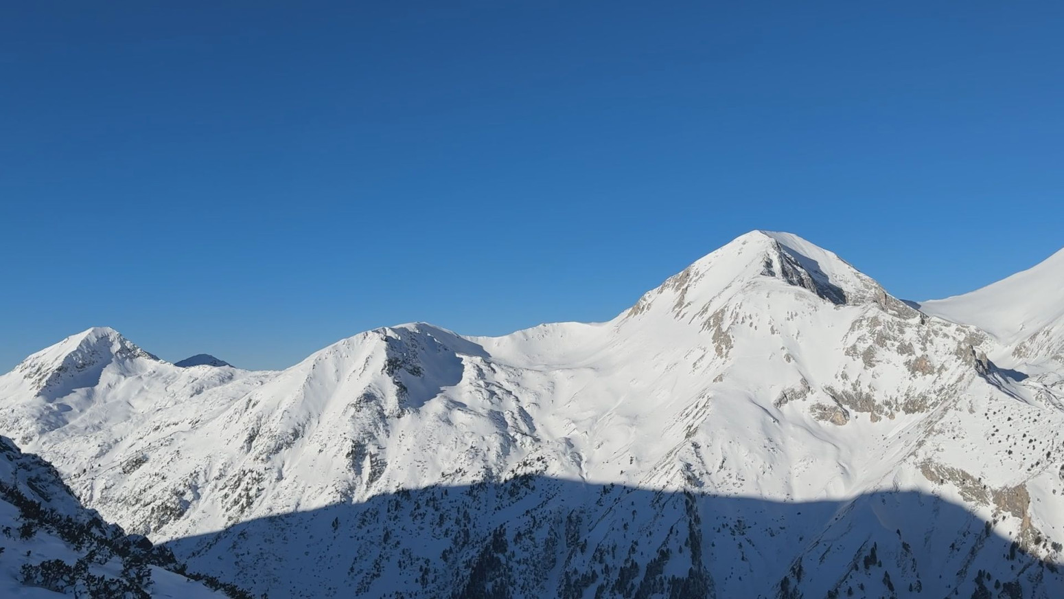 Ručak za dvoje samo 15 evra: Ovo je najjeftinije, a fenomenalno skijalište u blizini Srbije FOTO