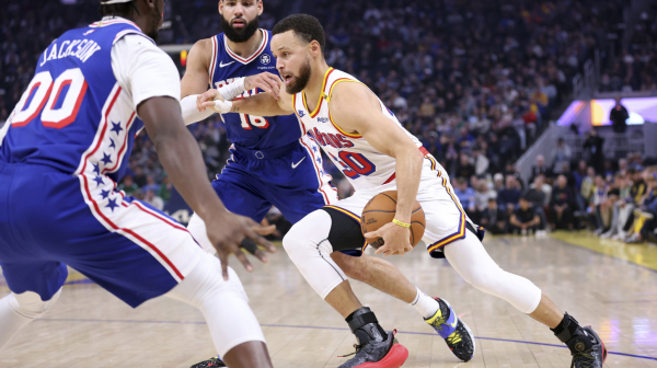 Embid iz prvih redova posmatrao Karijevu istorijsku noć VIDEO