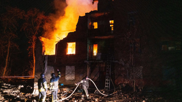 Rusi "melju"; Smrtonosni udari – Donjeck u plamenu ; Oglasio se Zelenski FOTO/VIDEO