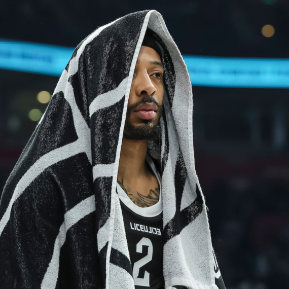 Šta sve neće snaći Partizan?! Ni Karlik Džons nije otputovao u Francusku – zbog pasoša