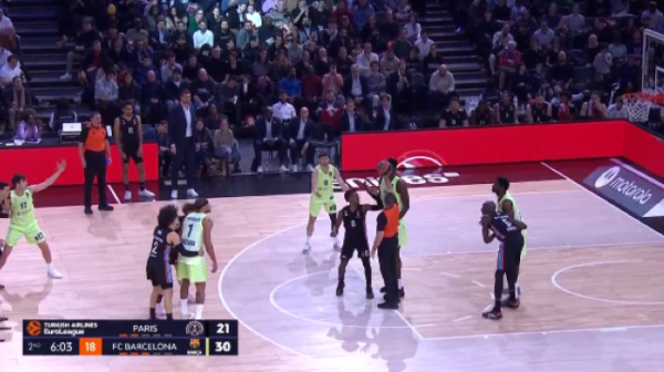 Fal 221 cm, Šorts 175 cm – šta mislite, ko je osvojio loptu? VIDEO