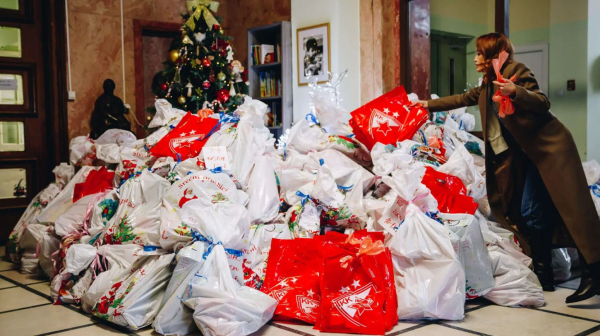 Božićna poseta KK Crvena zvezda deci u Zvečanskoj FOTO/VIDEO