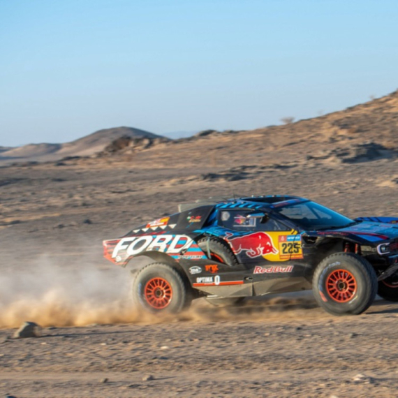 Karlos Sajns se povukao sa relija Dakar