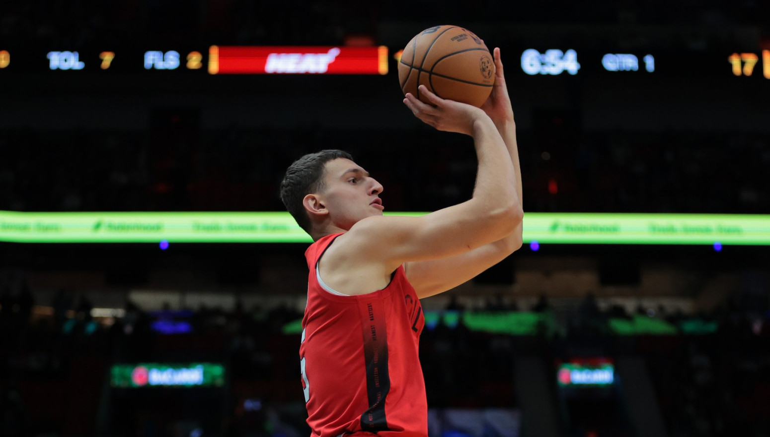 Adebajo sa zvukom sirene srušio Spurse – sjajni Jović