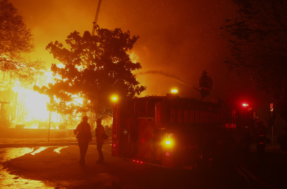 Vatrogasac spasao dve kuće od požara koristeći mleko i pivo VIDEO