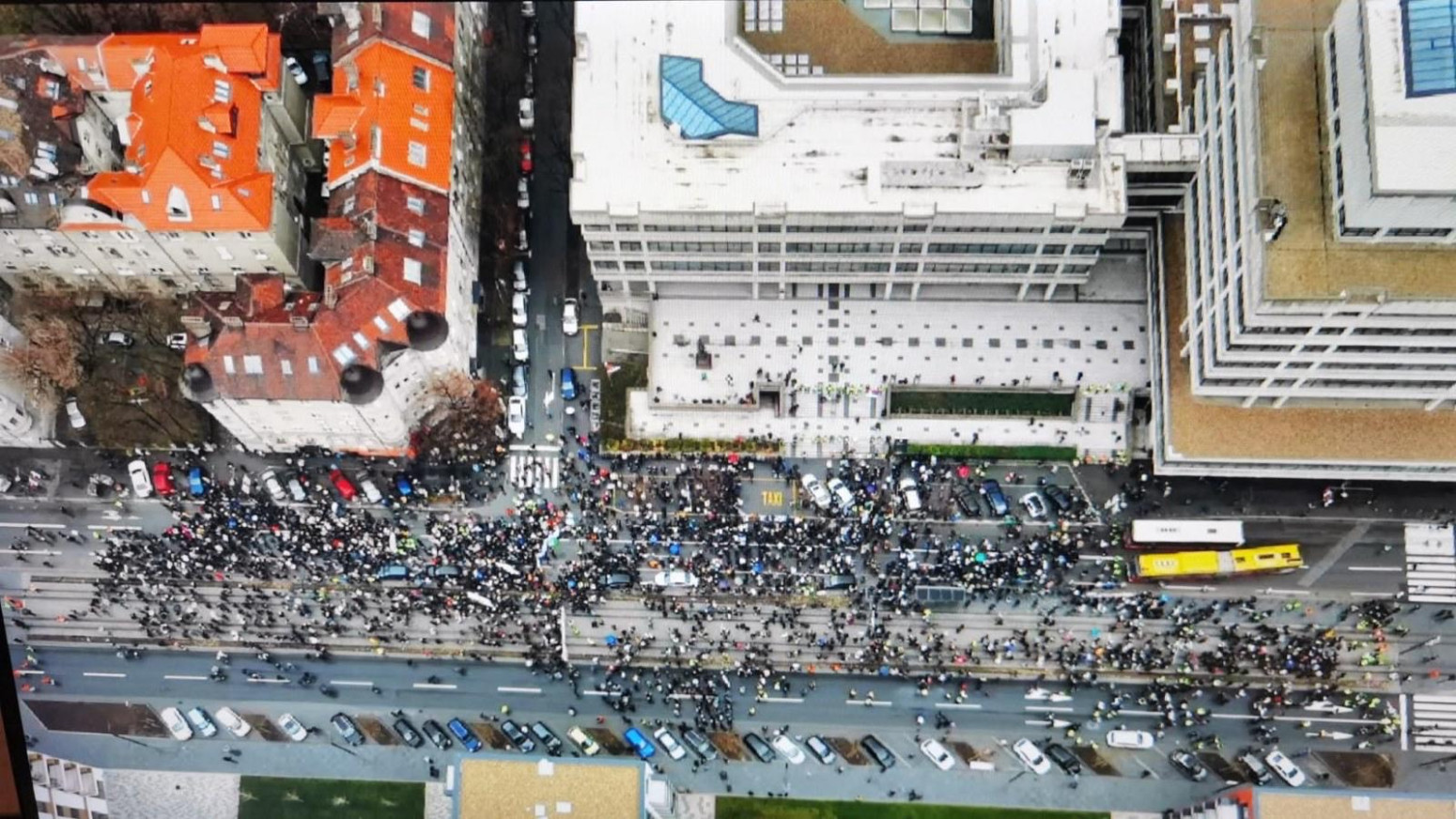 2.900 lica blokiralo delove Beograda FOTO