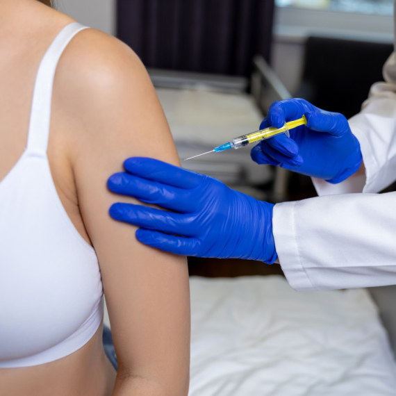 "Kovid vakcine povećavaju rizik od raka": Kontroverzna studija povezala cepivo sa šest oblika kancera