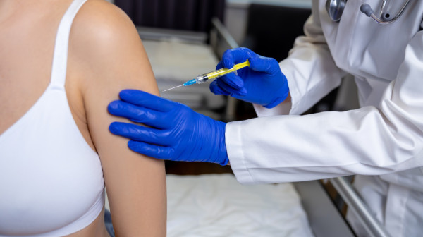 "Kovid vakcine povećavaju rizik od raka": Kontroverzna studija povezala cepivo sa šest oblika kancera