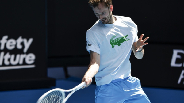 Nervozni Medvedev se namučio sa 418. na svetu – razbio i kameru VIDEO