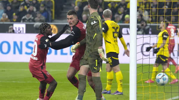 Lud derbi na "Vestfalenu" – četiri gola za 19 minuta i pobeda šampiona!