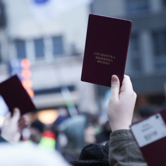 Nisu ga pustili da uđe na plenum, a redovni je student: Podaci u indeksu su dokaz FOTO
