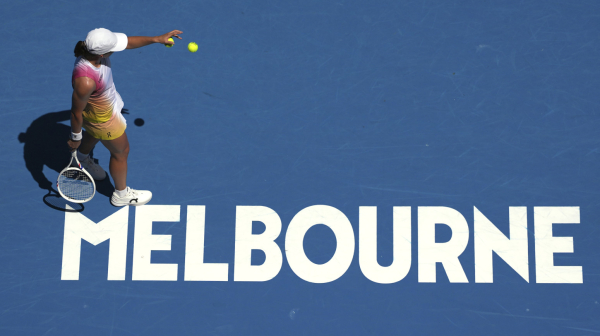 Švjontek sigurna, ispala Azarenka