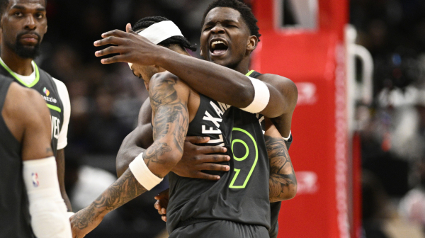 Neverovatni Edvards srušio Vašington VIDEO