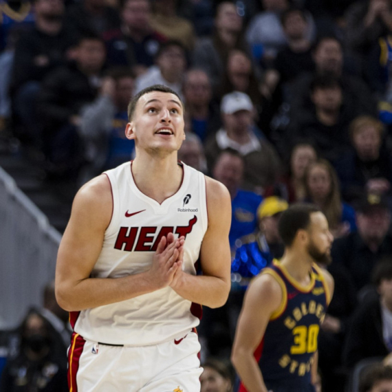 Jovićevo veče za zaborav u Los Anđelesu – Hrvat dominirao pod obručima VIDEO