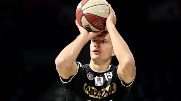 Lakić debitant: "Ne umaram se kada čujem navijače"