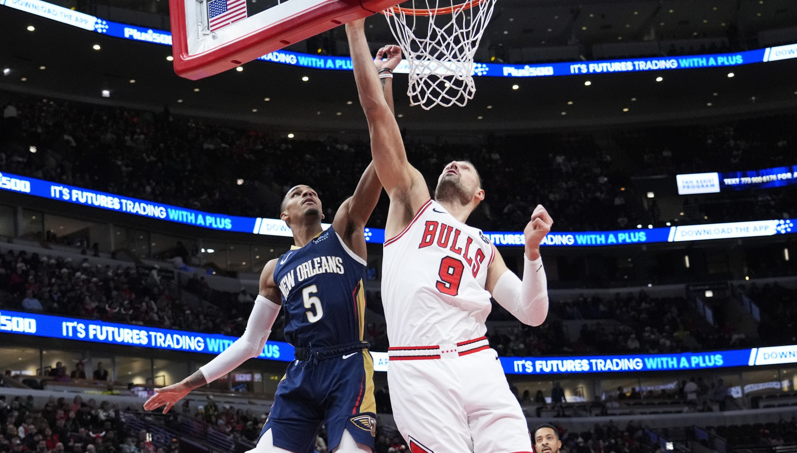 Janis tripl-dablom skinuo krunu "kraljevima" – sjajna partija Vučevića uzalud