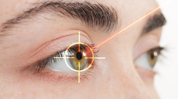 Neverovatno dostignuće: Omogućava slepim pacijentima da ponovo čitaju i vide