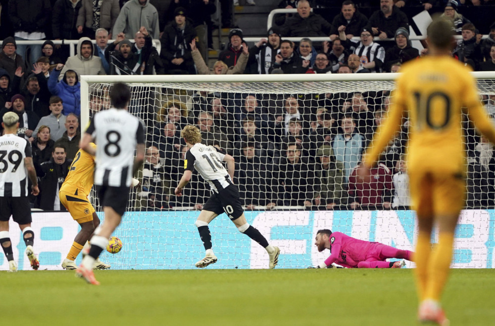 Njukasl "melje", Vila i Palas se "gostili"