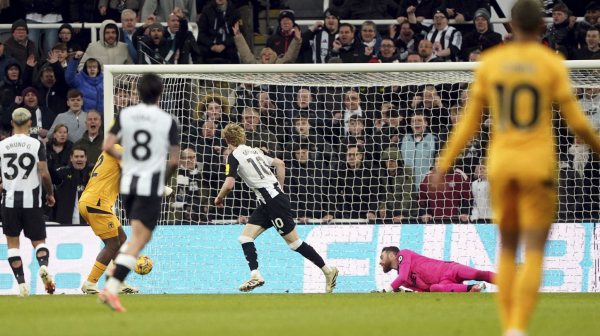 Njukasl "melje", Vila i Palas se "gostili"