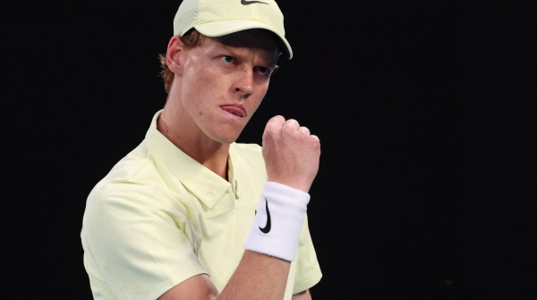 Siner se nervirao i gubio, ali nastavio put ka odbrani titule u Melburnu