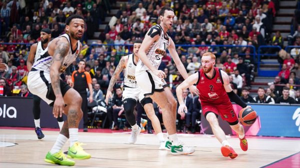 Crno-bela fešta: Orilo se u Milanu od pesme navijača i košarkaša Partizana VIDEO