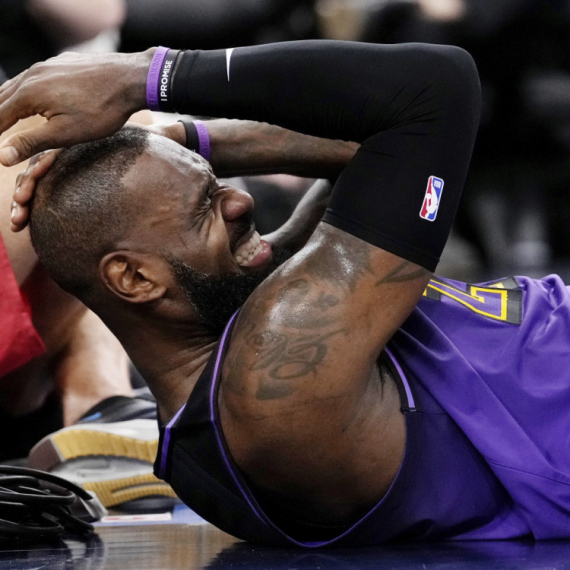 "Jak" dabl-dabl Zupca – Lebron nije mogao sâm u derbiju Los Anđelesa