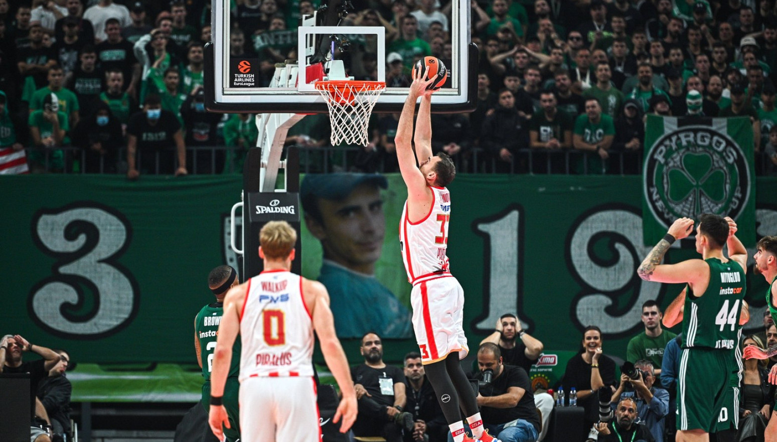 Barcokas besneo na igrače – PAO srušio Olimpijakos, 9 poena Milutinova VIDEO