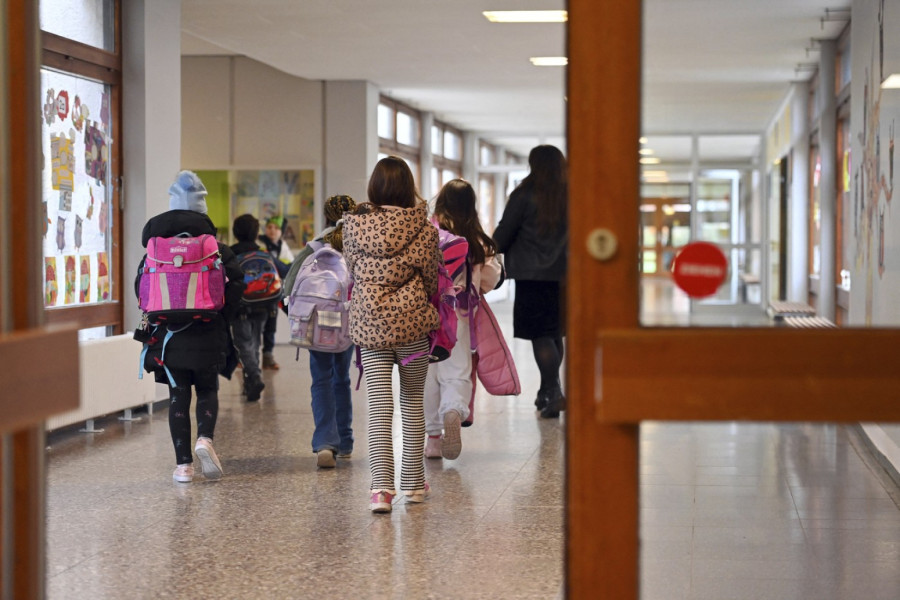 Najstarija osnovna škola u Srbiji ponovo drži nastavu: Učionice pune, časovi traju 45 minuta