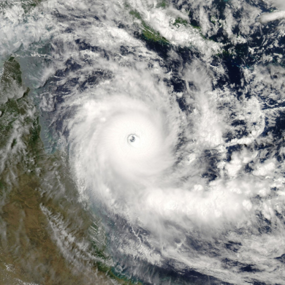 Snažan ciklon pogodio ostrvo: Broje se mrtvi FOTO/MAPA