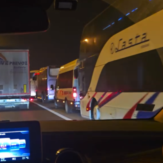 Nezapamćen skup; Vučić podelio snimak: "Reke ljudi dolaze; Hvala Jagodino, hvala Srbijo" VIDEO