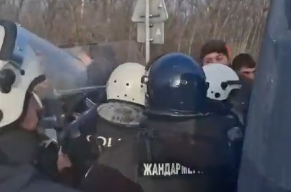 Haos kod Rumenke: Most blokiran; Marinika Tepić u prvim redovima FOTO/VIDEO