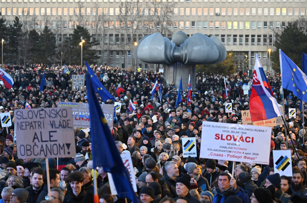 U Slovačkoj identični protesti kao u Srbiji FOTO