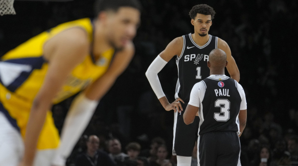 Osveta u Parizu – Paspalj gledao Indijanu kako "ubija" Sparse VIDEO