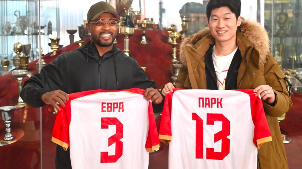 Patris Evra posetio Marakanu, pa tražio Vidića i Đokovića VIDEO