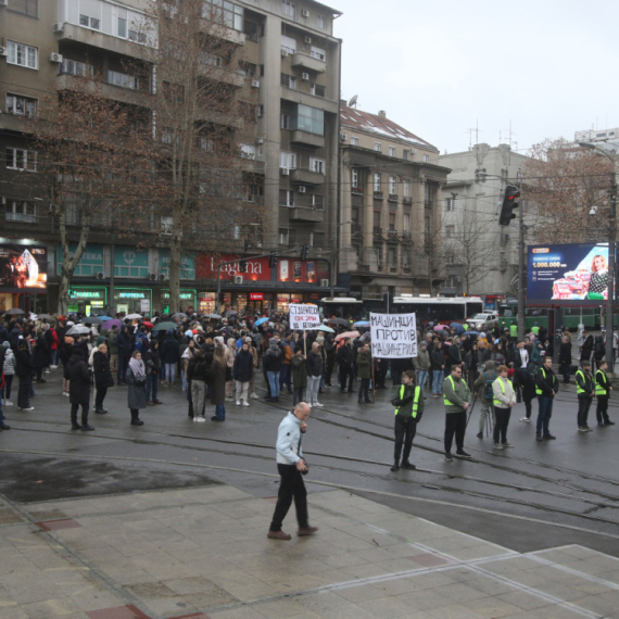 Vučić: Devojka krenula kolima kroz blokade, ništa nije htela da uradi; Optužili je za pokušaj ubistva