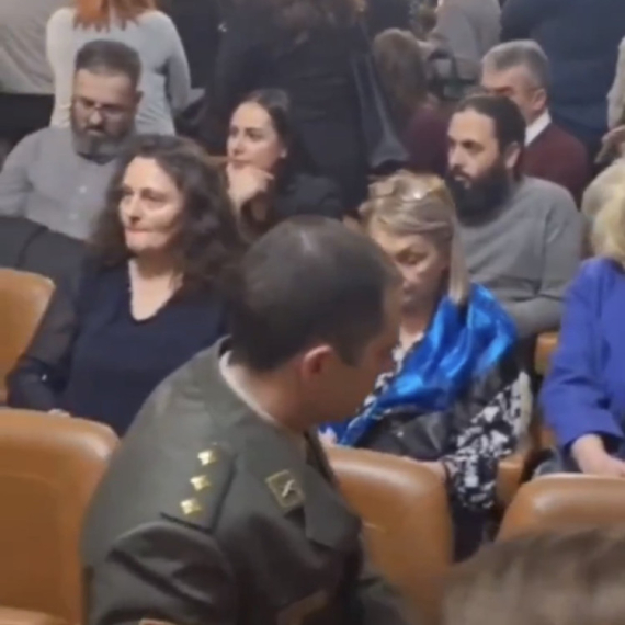 Sraman upad opozicije u zgradu Matice Srpske: Udar na temelje države; Ovo je vređanje srpskog naroda