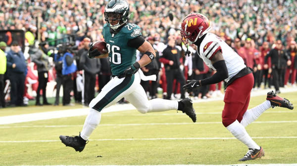 Barkli neuhvatljiv – Iglsi pregazili Komanderse za Superboul VIDEO