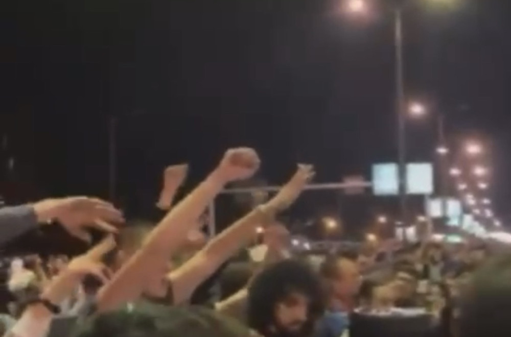 Velika žurka na Autokomandi: Pokazali koliko žale za stradalima u Novom Sadu VIDEO