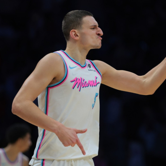 Jović heroj u Majamiju – dve prelomne trojke, dva produžetka i pobeda nad Orlandom VIDEO