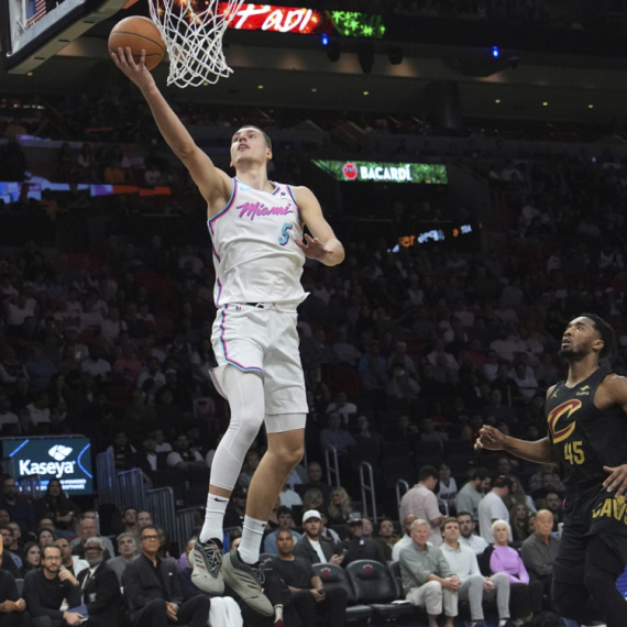 Slaba partija Jovića – Bruklin bolji od Majamija VIDEO