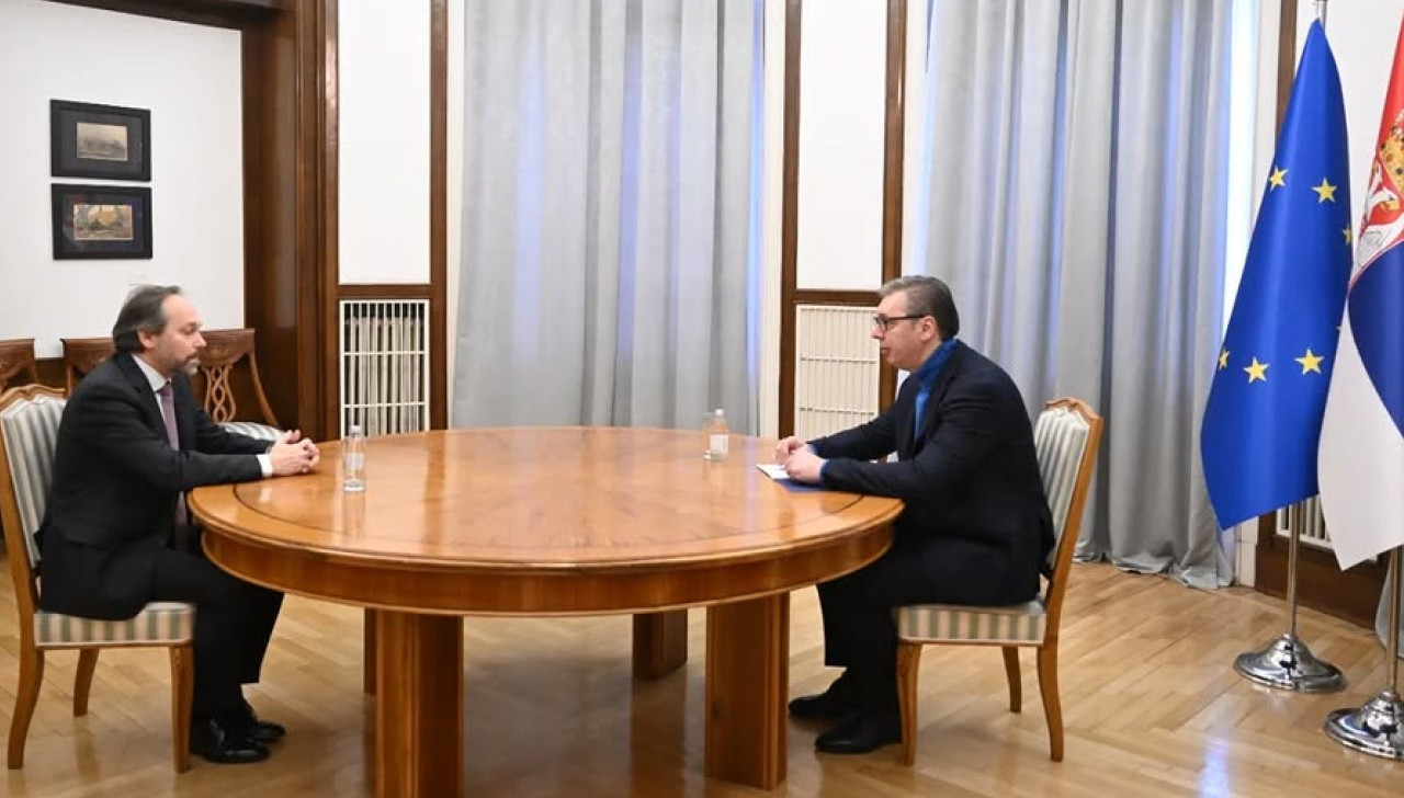 Vučić kratko razgovarao sa šefom Delegacije EU u Srbiji; Sa nemačkom ambasadorkom još kraće FOTO