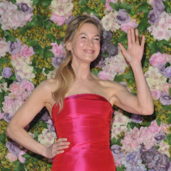 Omiljena plavuša se udaje za 10 godina mlađeg? Ovaj detalj nikome nije promakao FOTO