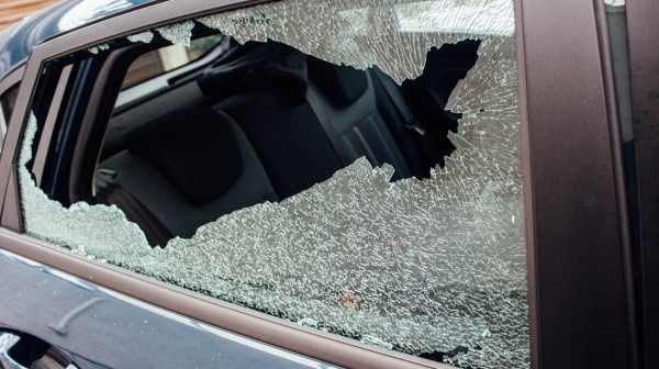 Može li staklo na automobilu da pukne na ekstremnoj hladnoći ili vrućini?