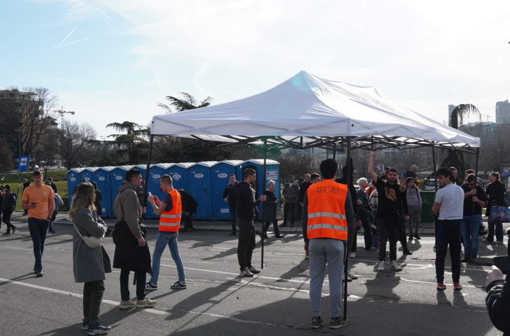 Sramno: Nakon tri meseca od najveće tragedije u Novom Sadu autonomaši i opozicionari pozivaju na najveću žurku