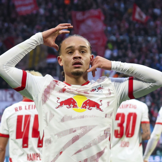 Lajpcig otkupio Simonsa od PSŽ za 80 miliona evra