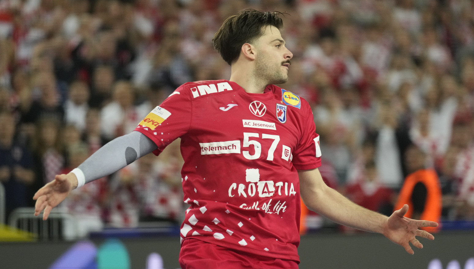 Hrvati epsku pobedu posvetili golmanu kog je pretukao Srbin FOTO