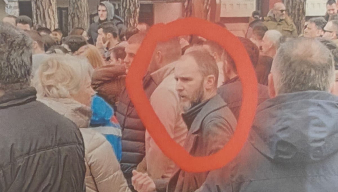 Sad je sve jasnije: Na "studentskom" protestu u Ivanjici čovek iz ambasade Velike Britanije FOTO
